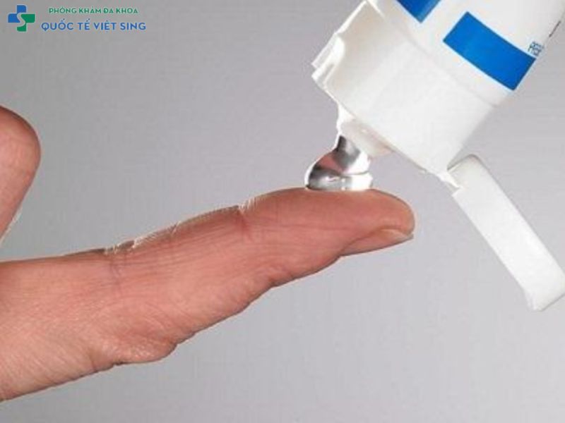 Sử dụng thuốc bôi